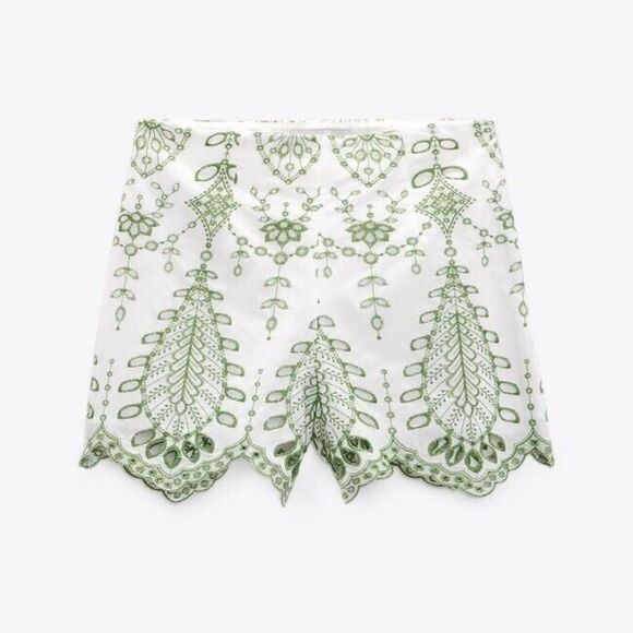 Green White Zara Floral Eyelet Embroidered Scallop Hem Flounce Shorts (NWT)
